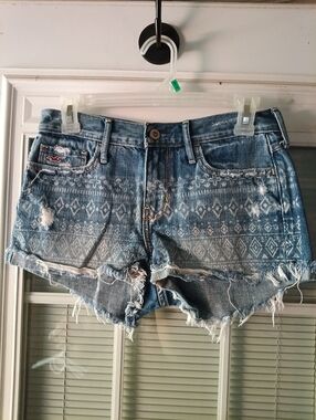 Hollister Blue Jean Aztec Distressed Denim Shorts Size 1 W/25
